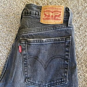 Black levi jeans
